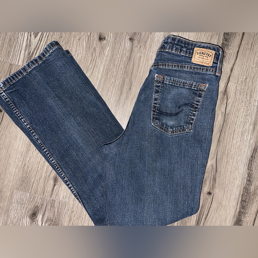 Signature By Levi Strauss Women’s Short Boot Leg‎ Jeans Size 8